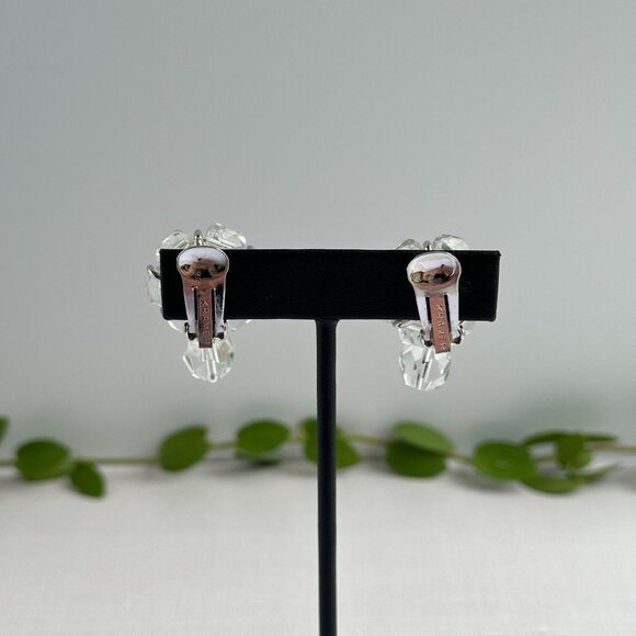 Kramer Vintage Crystal Clip Earrings - Picture 5 of 13